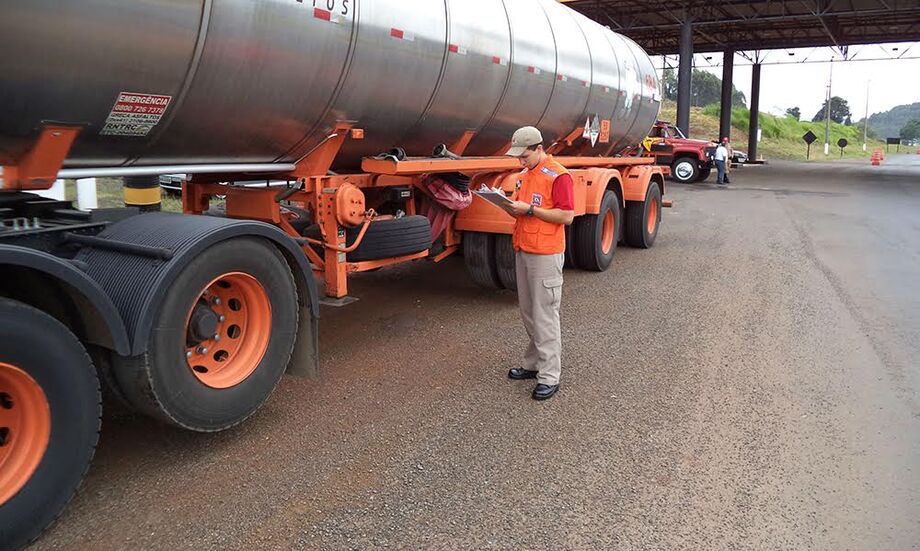 O curso é voltado para trabalhadores que transportam cargas perigosas