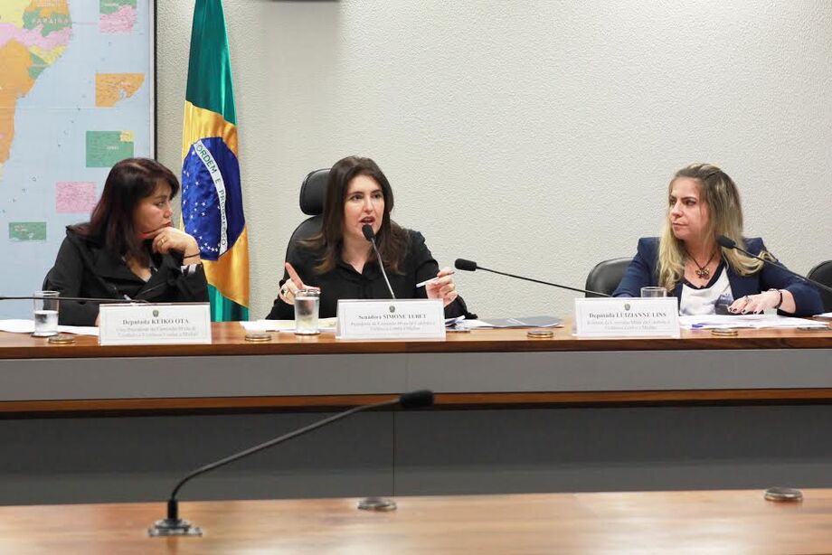 A presidente da Comissão, senadora Simone Tebet (PMDB-MS) destacou que ainda há 11 projetos sugeridos pela CPMI da Violência Contra a Mulher que não foram votados no Congresso