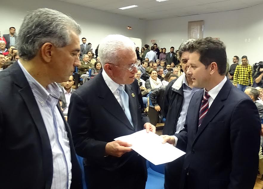 A NR-12 traz à tona uma série desafios a serem superados, como o fornecimento de peças para adequação das máquinas, a não existência de um selo que indique se o equipamento comprado pela empresa atende ou não os requisitos na norma