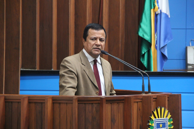 Conforme o deputado estadual Amarildo Cruz, justifica-se o pedido diante da informação da população mais carente do Estado, que tem aguardado uma moradia há mais de 10 anos sem sucesso.