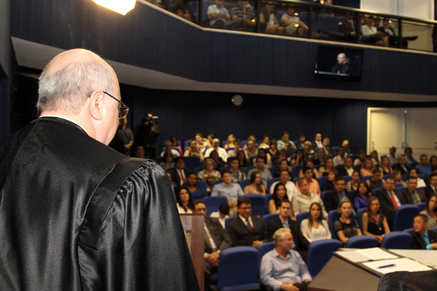 Doutor em Direito, Chadid atua há 30 anos como operador do direito e já esteve por 18 anos coordenando cursos em universidades.