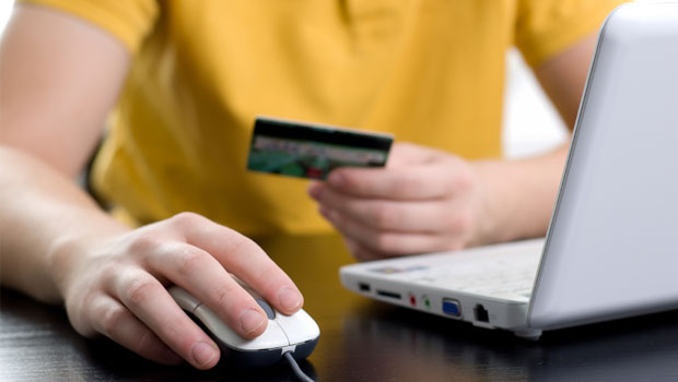 Lojas participam do Black Friday com ofertas pelo site e entregas para todo o Brasil.