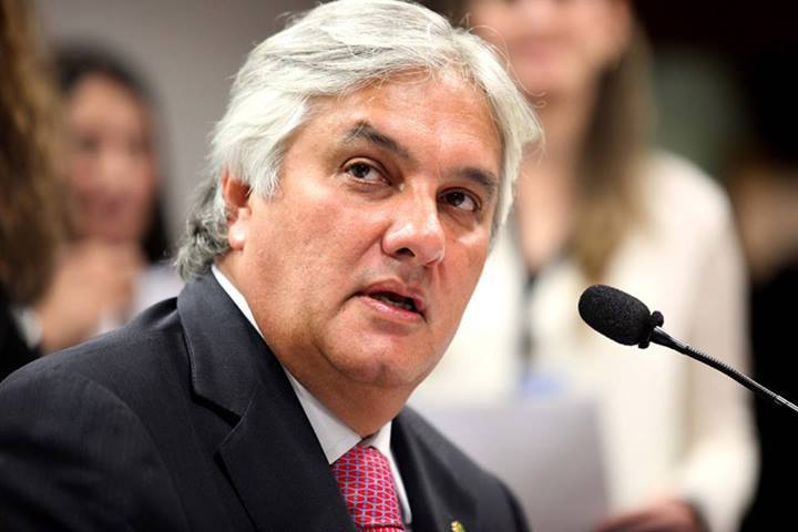 A prisão ocorreu com autorização do Supremo Tribunal Federal (STF), por suspeição de atrapalhar as investigações referentes à Operação Lava Jato.