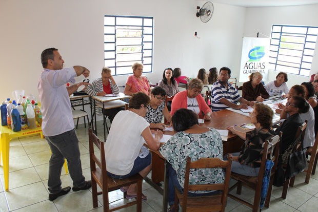 A partir de hoje (27), a partir das 19 horas, a oficina de sabão de óleo e sabonete artesanal será oferecida aos alunos do Projovem.