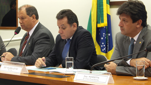 “Vamos trabalhar juntos ao relator coletando todos os materiais para esclarecermos e propormos politicas indigenistas sérias. Precisamos pacificar a questão fundiária no Brasil.”,  mMandetta