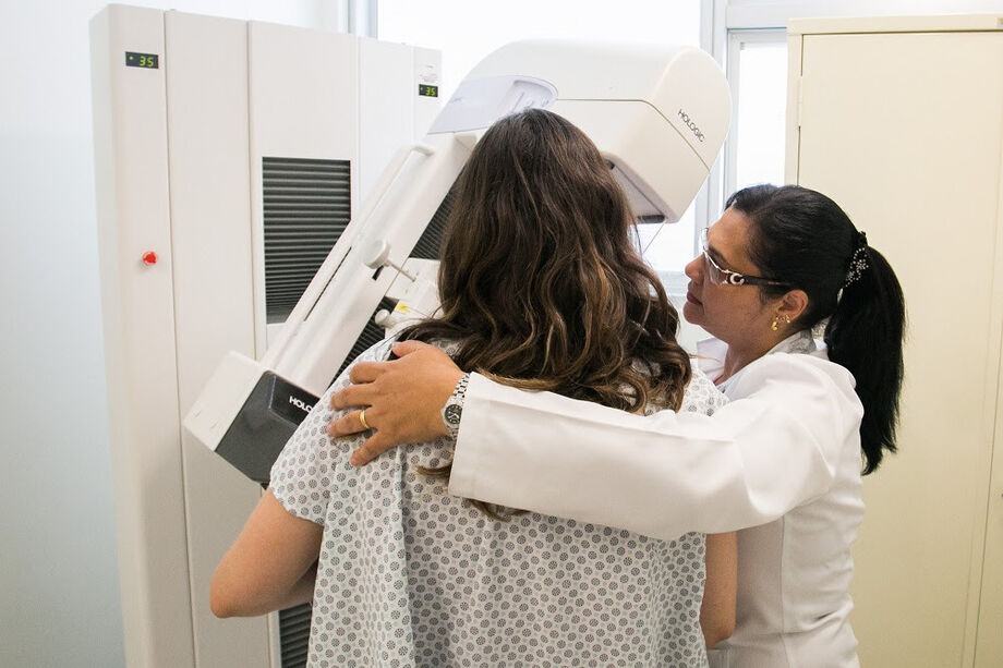O instituto chama a atenção para o fato de que 60% dos casos de câncer no Brasil são diagnosticados em estágio avançado.