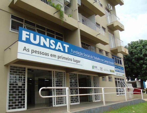 O atendimento ao público ocorre de segunda a sexta-feira, das 7h às 18h