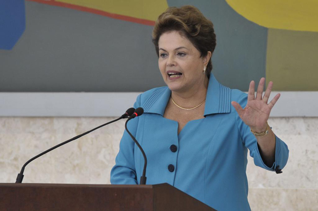 EM TEMPO: A presidente voltou a dizer que a motivação para o processo contra ela é política e atenta contra a democracia.
