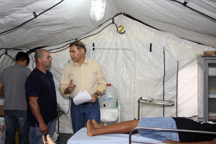 Bernal acompanha tratamento em tenda do Exército