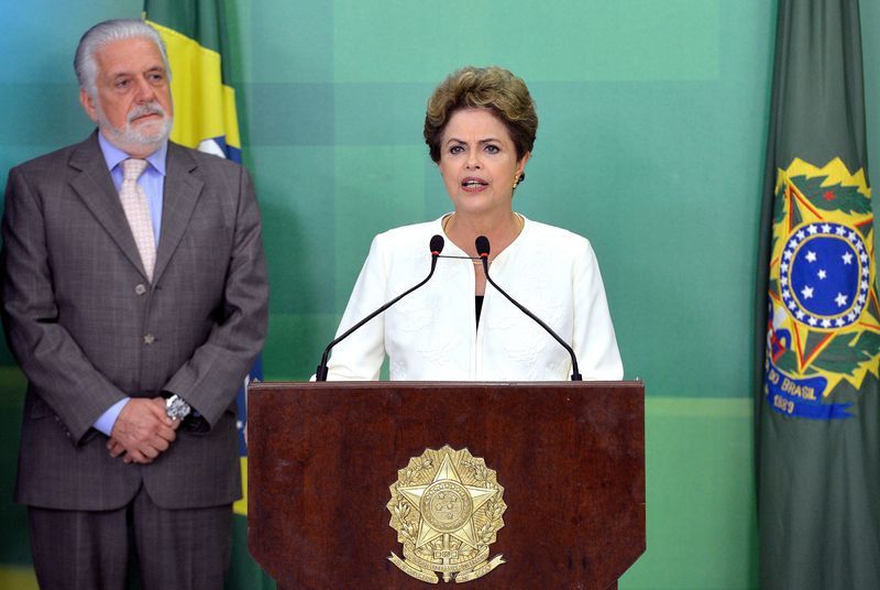 “Não paira contra mim nenhuma suspeita de desvio de dinheiro público. Não possuo conta no exterior. Nunca coagi e nem tentei coagir instituições em busca de satisfazer os meus interesses”, afirmou.