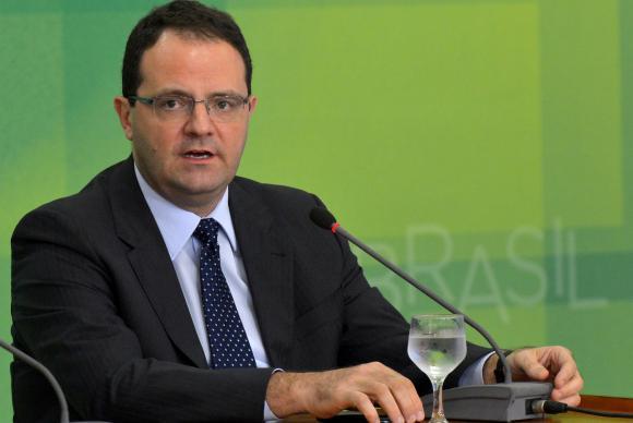 Novo ministro da Fazenda, Nelson Barbosa, fala à imprensa, no Palácio do Planalto