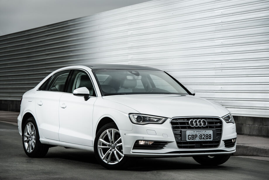 . Equipado com motor 2.0 Turbo FSI a gasolina de 220 cv de potência, que substitui o importado 1.8 TFSI de 180 cv, o