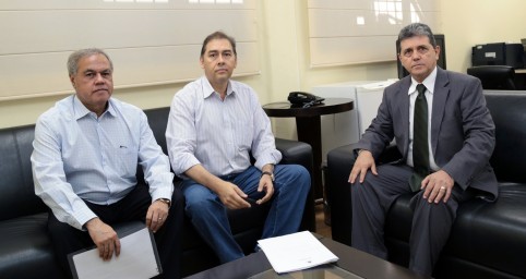 Secretário Disney, prefeito Alcides Bernal e presidente da Câmara, vereador João Rocha