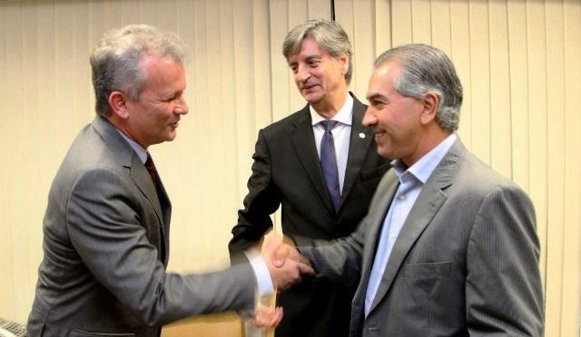 Durante a visita do ministro ao Estado no mês passado, Reinaldo Azambuja pediu a inclusão de Bonito no programa “Cidades Digitais”, que nessa primeira fase contempla Aquidauana, Sidrolândia e Terenos.