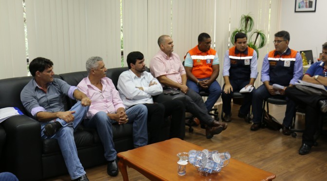 Participaram do encontro os representantes de Tacuru, Coronel Sapucaia, Paranhos, Juti, Iguatemi, Aral Moreira, Sete Quedas, Eldorado, Juti, Mundo Novo , os deputados estaduais Felipe Orro e Renato Câmara e o coronel da Defesa Civil de MS, Isaías Bittenco