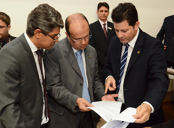 Das 324 emendas apresentadas, duas foram aprovadas e incorporadas ao corpo da Lei Orçamentária Anual, ambas de autoria do deputado estadual Renato Câmara (PMDB