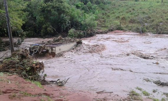 Córrego que abastece Coronel Sapucaia, após as chuvas
