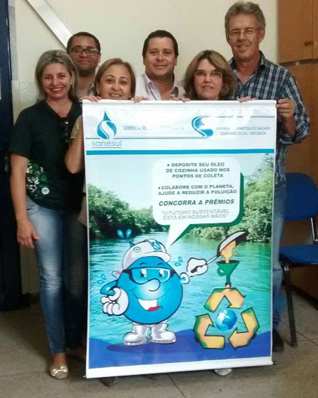 A população deve levar o óleo de cozinha em garrafas pet até um dos pontos de coleta e a cada dois litros, ganha um cupom para participar do sorteio de um smartphone no dia 23 de dezembro.