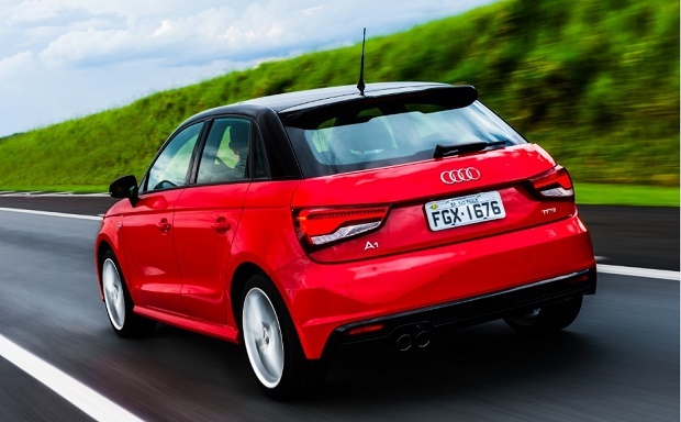 Linha 2016 do A1 Sportback estreia novo motor 1.8 TFSI na versão topo de linha Ambition (R$ 124.990). Versão de entrada Attraction (R$ 106.990) ganhou 3cv no motor 1.4