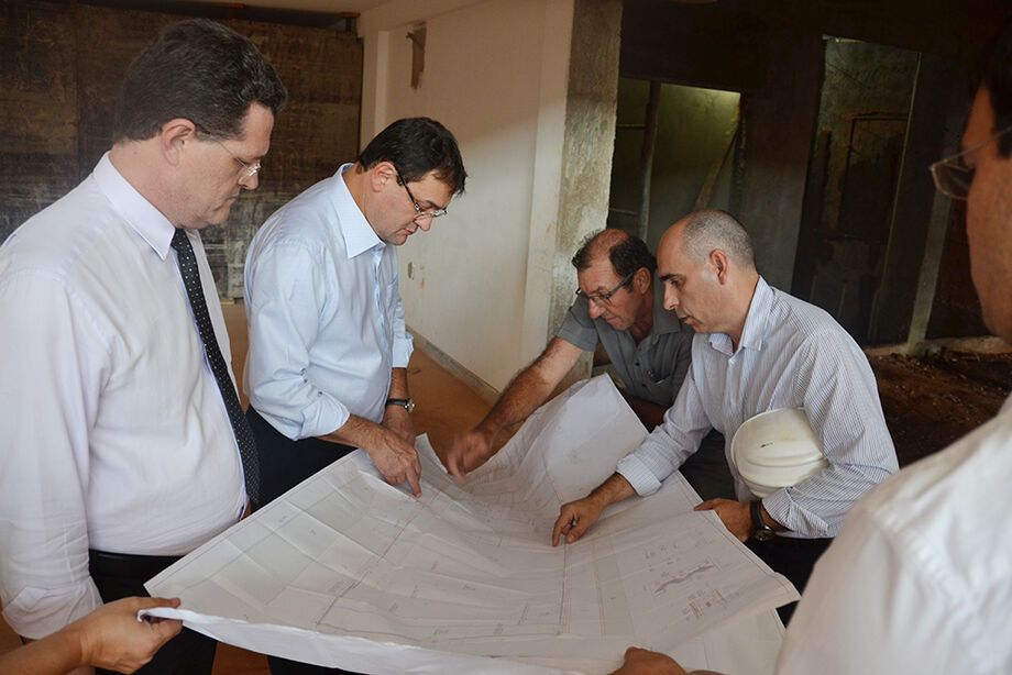 Presidente da Fiems, Sérgio Longen, vistoria obras