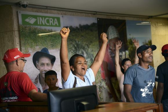 Integrantes do Movimento Social de Lutas invadem a sede do Incra em Brasília