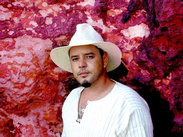 O Sesc abre suas portas para novos e antigos artistas de forma democrática, com ações variadas, incluindo desde cinema, teatro e artes plásticas.
