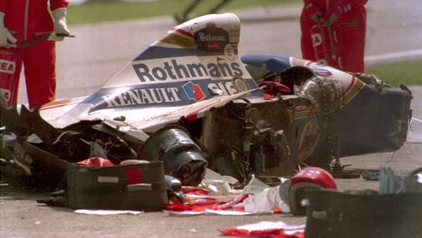 Senna morreu em um acidente no Autódromo Enzo e Dino Ferrari, em Ímola, durante o Grande Prêmio de San Marino de 1994