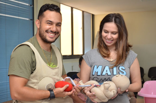 O casal Jéssica e Daniel Siqueira participou da primeira edição do curso de 2016 e, para os dois, que são pais de primeira viagem, os ensinamentos trouxeram acima de tudo, calma para o grande momento