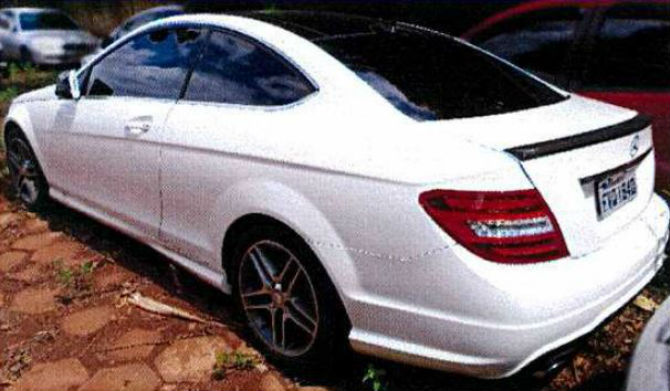 Cupê Mercedes, ano/modelo 2013 (versão C250 Turbo CGI Sport), com preço inicial de R$ 143 mil