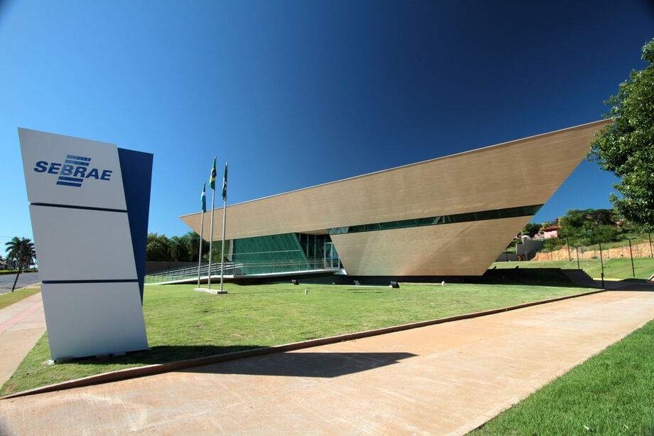 O prédio de 718 m² conta com duas salas de treinamento com capacidade para 30 pessoas cada