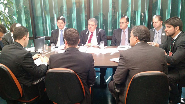 O deputado assinala que a intenção do projeto é “favorecer o adquirente da unidade habitacional, apressando a ocupação da moradia, desde que preenchidos os requisitos estabelecidos no projeto de lei”