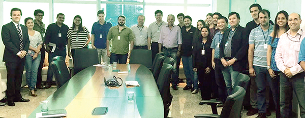 Engenheiros da Sanesul, com advogado Murilo Vieira, comemoram conquista do piso salarial