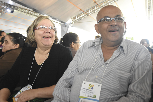 Desde cedo, muitas pessoas vieram ao centro de convenções Albano Franco para as consultas agendadas e também a procurar de atendimento oftalmológico