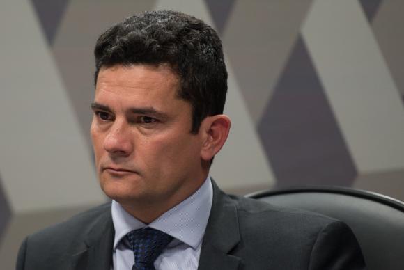 Moro aceitou bloquear o valor da fiança em uma conta do irmão do acusado,
