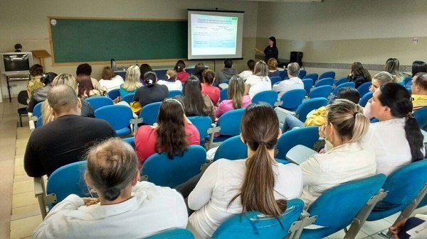 Participaram: médicos, enfermeiros e vacinadoras das Unidades de Saúde, Hospital Regional “Dr. Álvaro Fontoura Silva”, Hospital CASSEMS e acadêmicos de enfermagem da UFMS, além dos profissionais dos municípios de Alcinopólis, Rio Verde de MT e Pedro Gomes