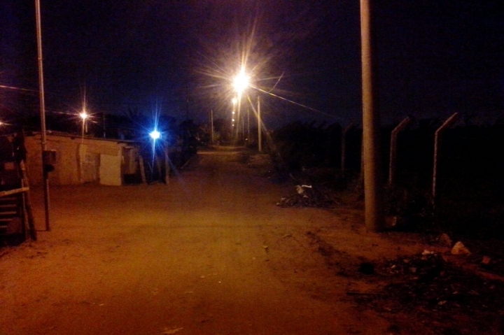 Foram instaladas 50 luminárias completas