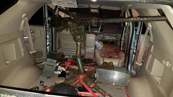 A arma estava acoplada na traseira de uma camionete Toyota Hilux SW4