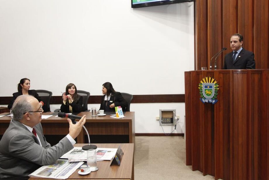 Parlamentares criticaram a falta de transparência nas contas públicas