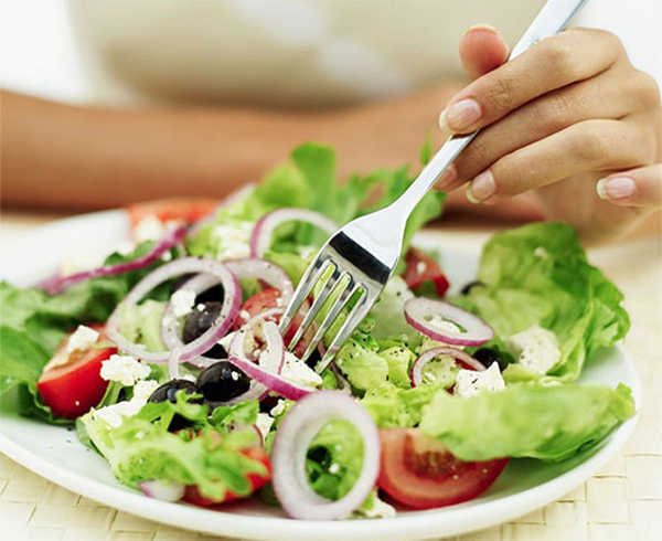 Ainda que para muitos a escolha não esteja somente associada à comida, mas sim a uma filosofia de vida, é preciso atenção na hora de mudar os hábitos alimentares