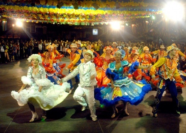 Festas animam diversas regiões do país até o fim do mês