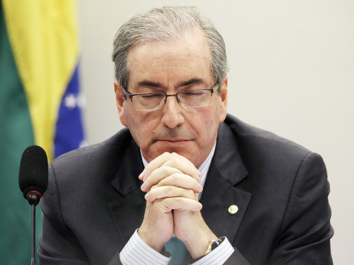 Conselho de Ética aprovou a cassação de Eduardo Cunha (PMDB-RJ) por 11 votos a nove.