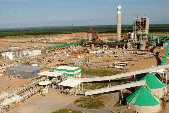 Além da queda no nível de atividade, caíram também o nível de emprego e o faturamento real do setor