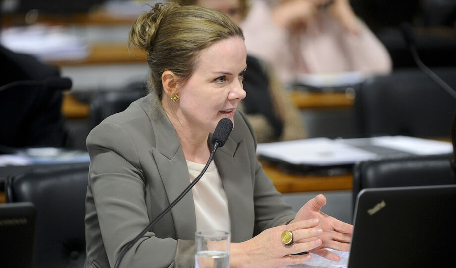 Senadora mostrou desconhecimento do regimento e quóruns da comissão