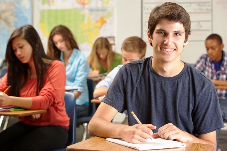 Programa Mais Bolsas tem como objetivo promover o acesso de jovens e adultos ao ensino superior