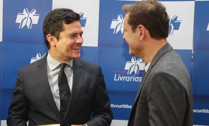 Moro e o autor do livro, Vladimir Netto, em Curitiba