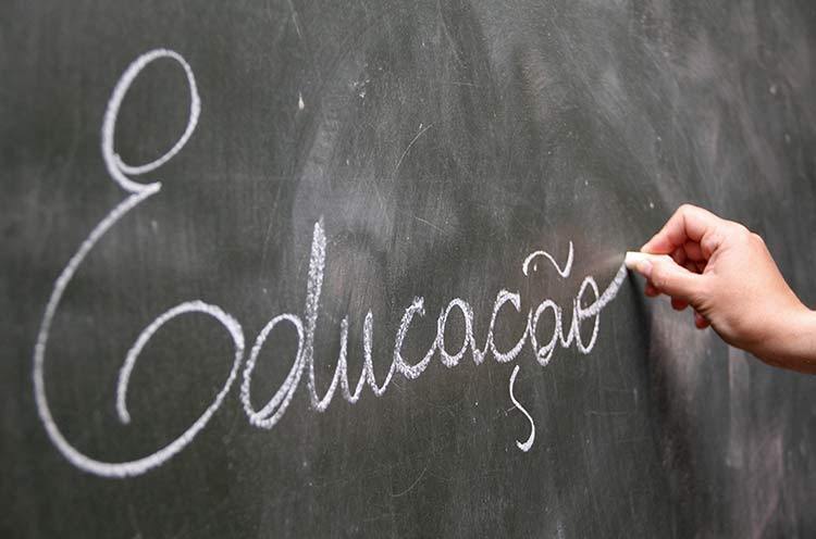 Objetivo é fixar conteúdos mínimos que os estudantes devem aprender a cada etapa da educação básica