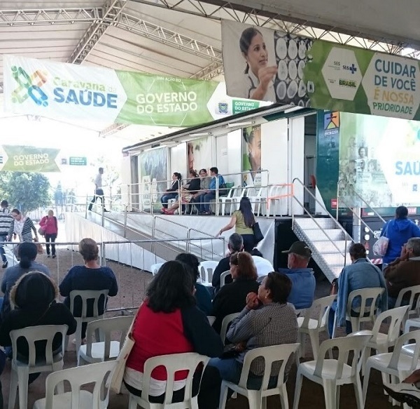 Hoje mais de 1.600 pessoas esperam na fila do SUS por exame de colonoscopia, por isso os profissionais da unidade móvel Carreta da Saúde do CIES Global tem como objetivo realizar 70 exames endoscópicos por dia