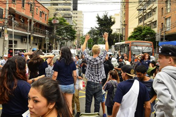 Estudantes se organizam para ocupar escolas e vias públicas com intuito de debater a educação