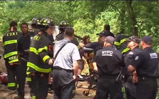 Segundo os dados do portal de informação New York Daily News, a explosão arrancou o pé de um jovem de 18 anos, turista do estado da Virgínia