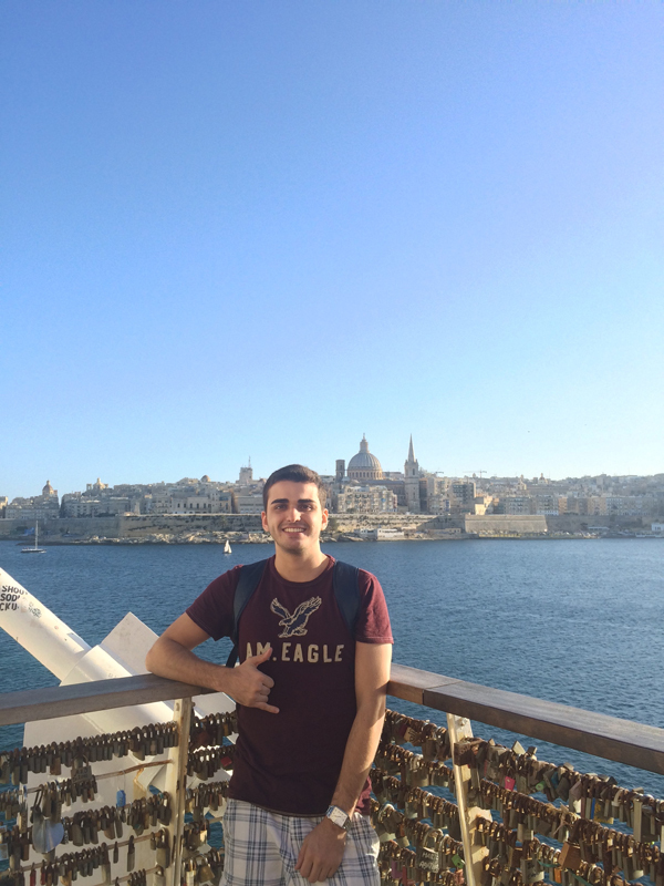 Victor Cruzetta, 20 anos, fez intercâmbio em Malta em Janeiro deste ano e irá fazer outro em Janeiro de 2017 para a Irlanda